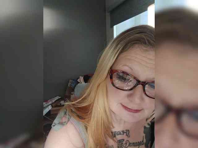 Adelaideskyy Live Webcam on BongaCams