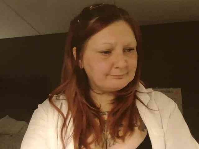 Adelaideskyy Live Webcam on BongaCams