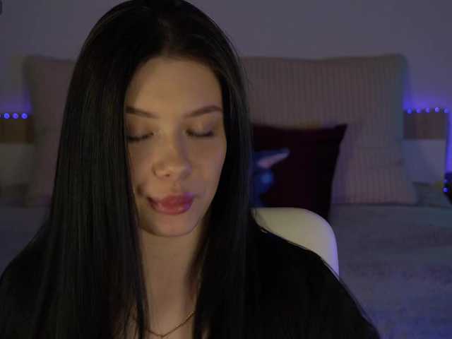 ReginaWine Live Cam on BongaCams