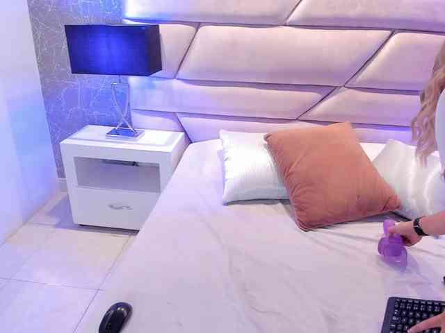BrianaWalsh webcam