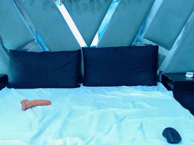 Maya-Baker Live Webcam on BongaCams