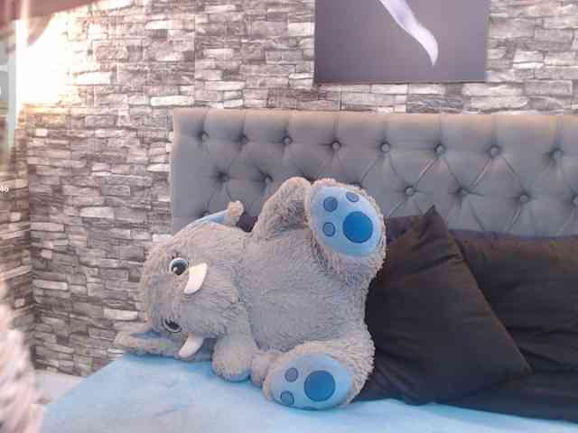 Mia-castillo webcam