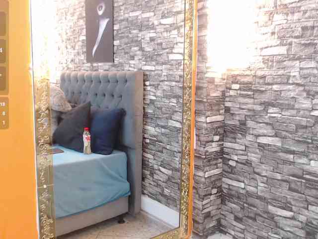 Mia-castillo webcam