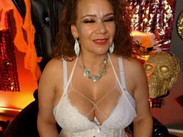 MelaniaKnauss MelaniaKnauss