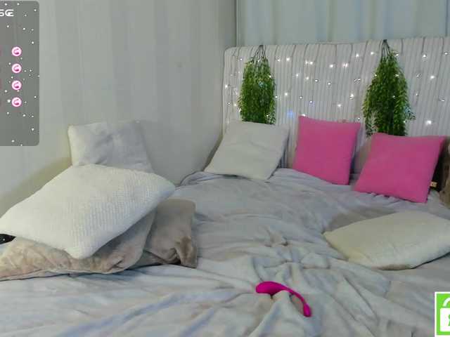 Kelly-Mott's BongaCams show and profile