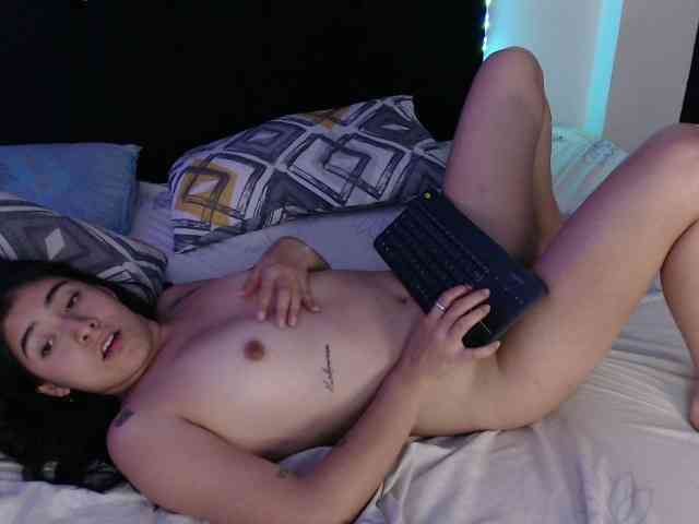 LeoftAngelique webcam