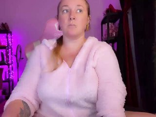 NylonQueen Porn Show