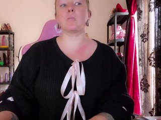 NylonQueen Porn Show