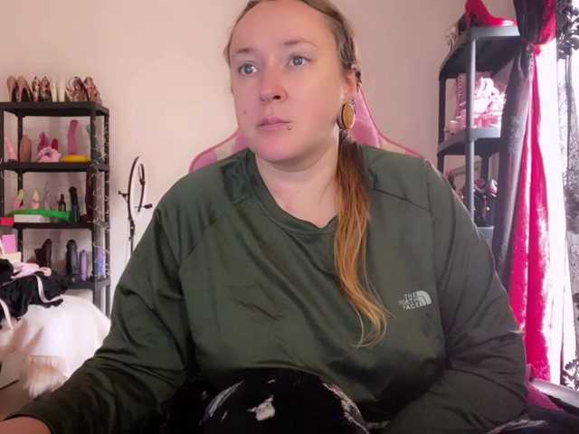 NylonQueen's BongaCams show and profile