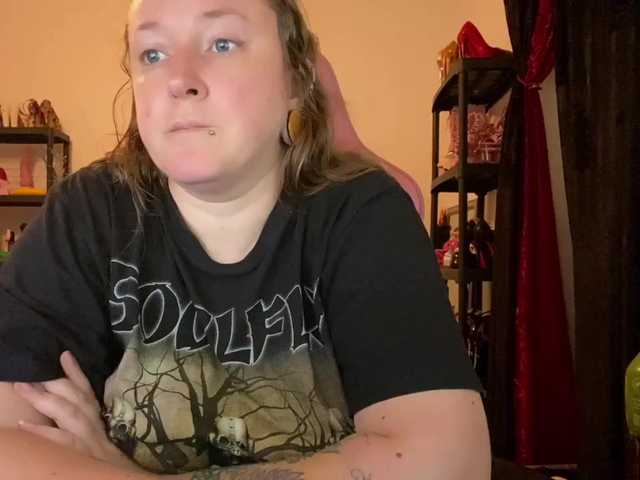 NylonQueen's BongaCams show and profile