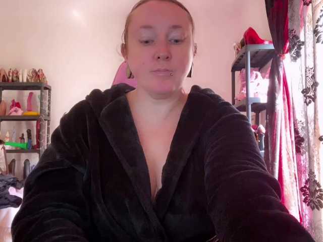 NylonQueen's BongaCams show and profile