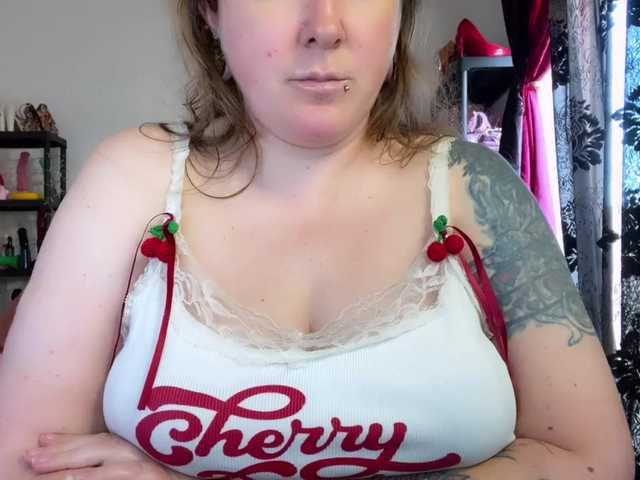 NylonQueen's BongaCams show and profile