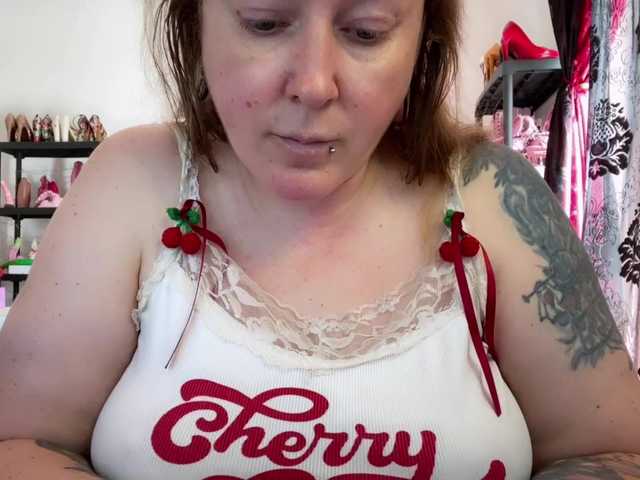 NylonQueen's BongaCams show and profile