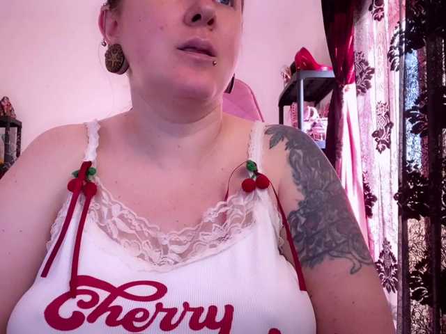 NylonQueen's BongaCams show and profile