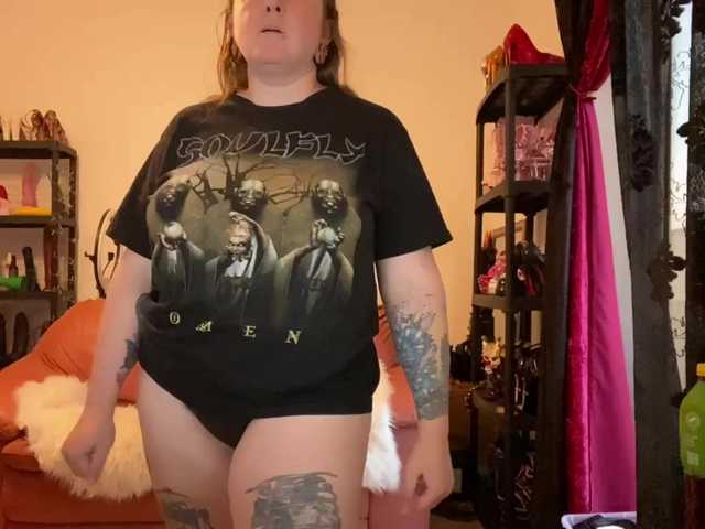 NylonQueen's BongaCams show and profile