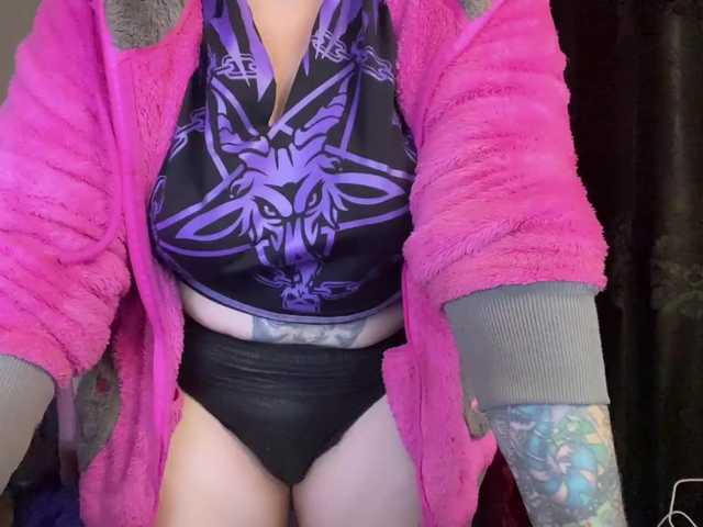 NylonQueen's BongaCams show and profile