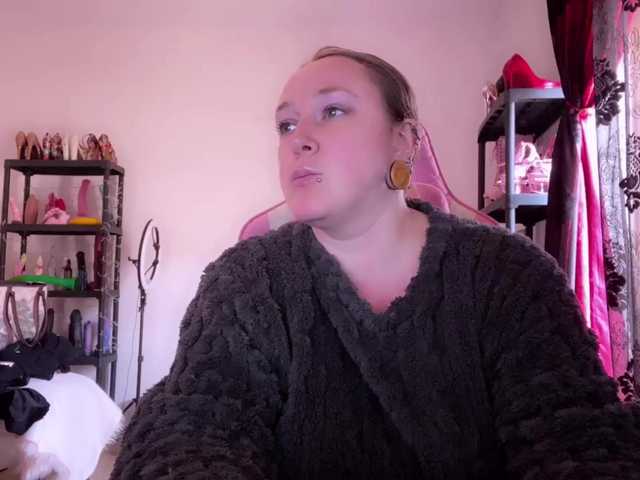 NylonQueen's BongaCams show and profile