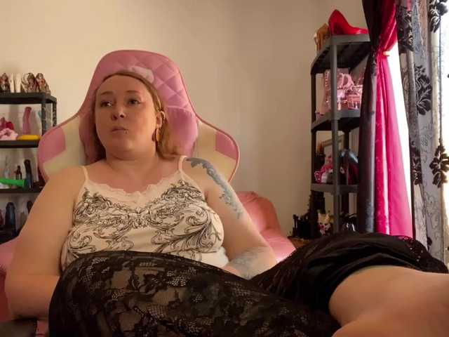 NylonQueen's BongaCams show and profile