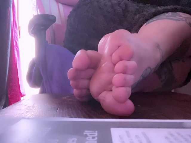 NylonQueen's BongaCams show and profile