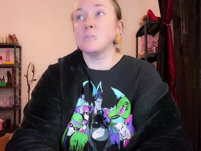 NylonQueen's BongaCams show and profile