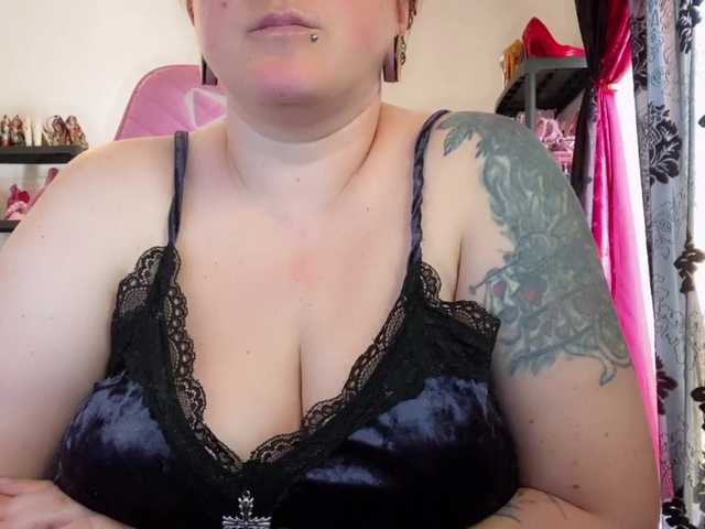 NylonQueen's BongaCams show and profile