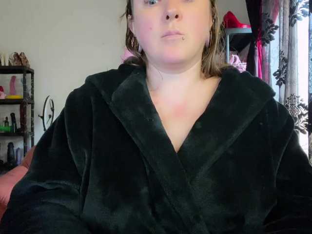 NylonQueen's BongaCams show and profile