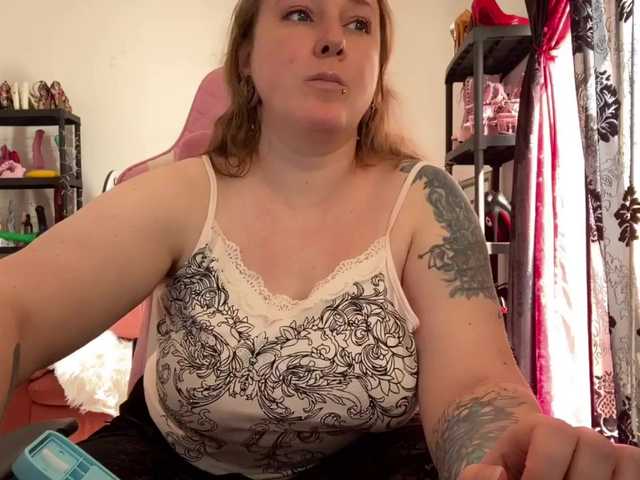 NylonQueen's BongaCams show and profile