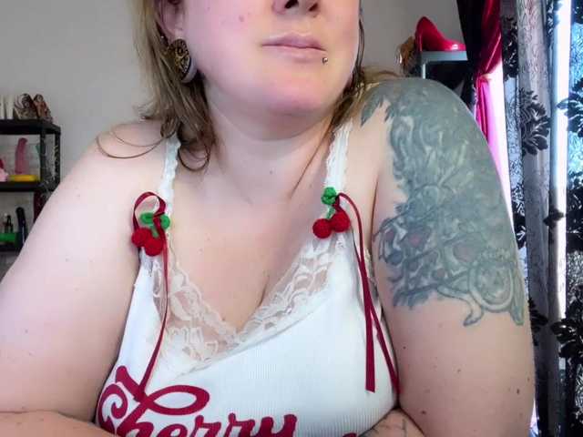 NylonQueen's BongaCams show and profile