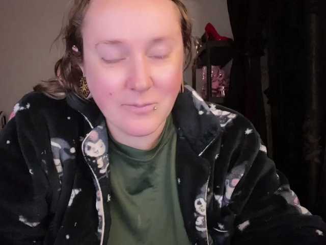 NylonQueen's BongaCams show and profile