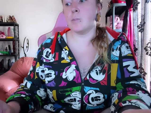 NylonQueen's BongaCams show and profile