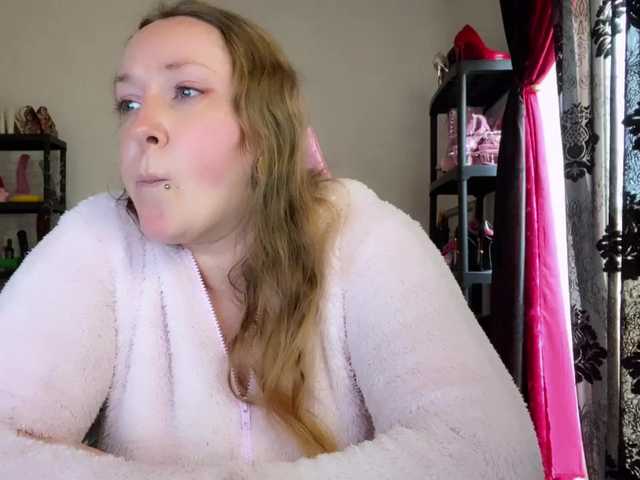 NylonQueen's BongaCams show and profile