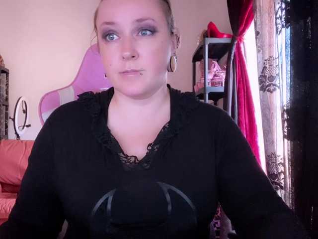  NylonQueen chat room