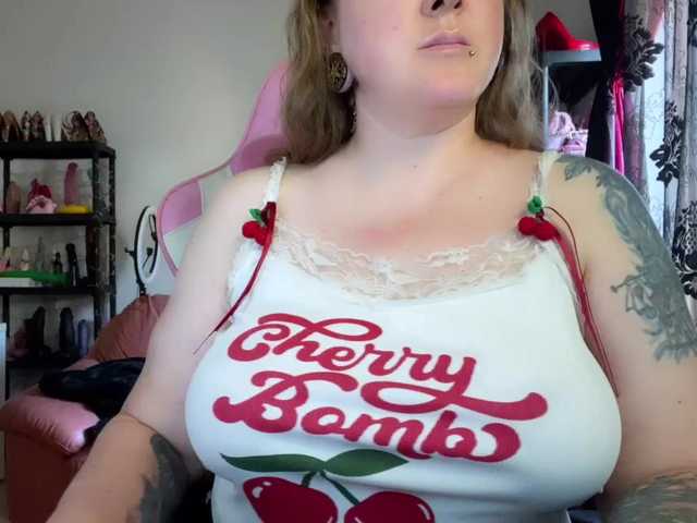 NylonQueen's BongaCams show and profile