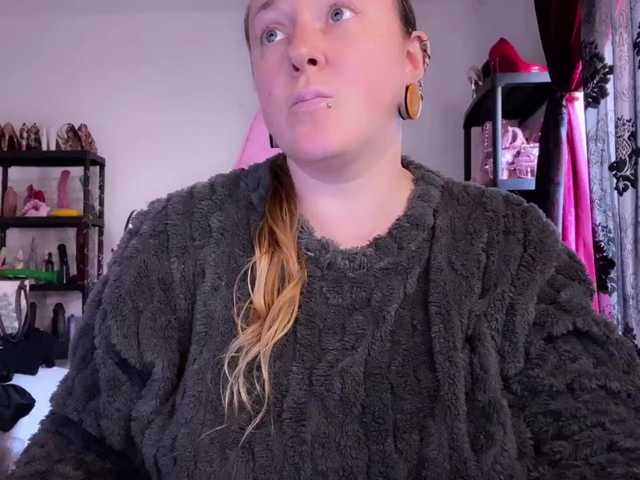 NylonQueen's BongaCams show and profile