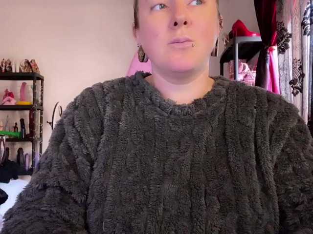 NylonQueen's BongaCams show and profile