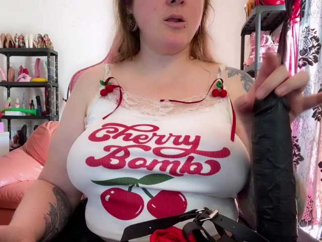 NylonQueen's BongaCams show and profile