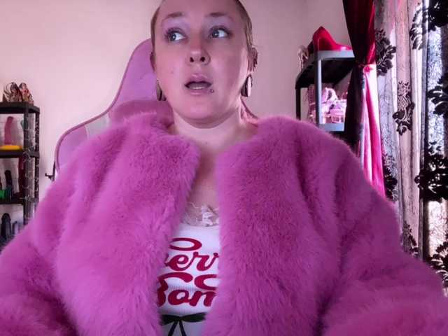 NylonQueen's BongaCams show and profile