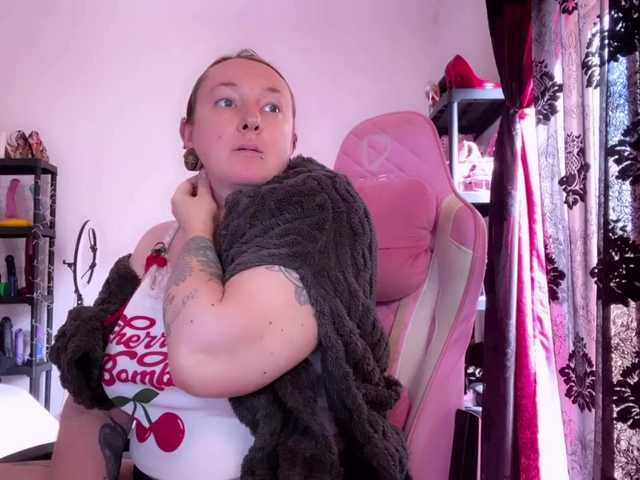 NylonQueen's BongaCams show and profile