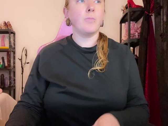 NylonQueen's BongaCams show and profile