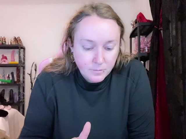 NylonQueen's BongaCams show and profile