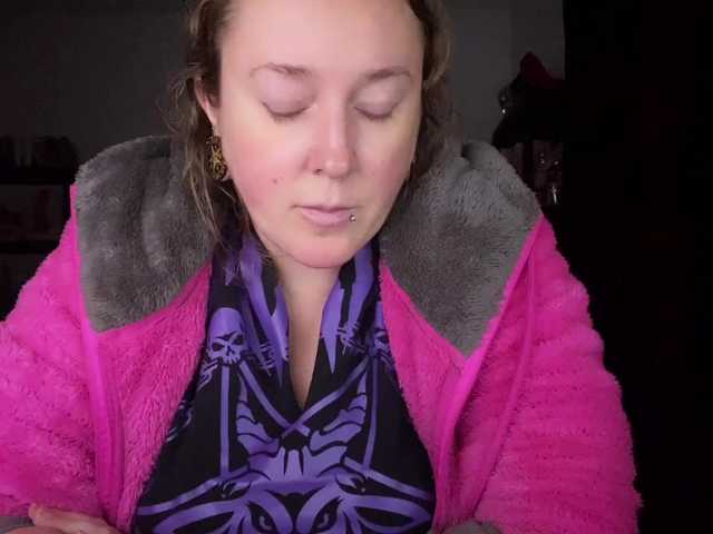 NylonQueen's BongaCams show and profile