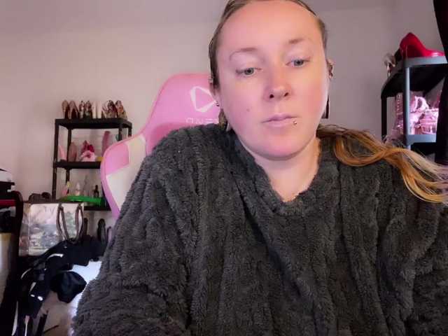 NylonQueen's BongaCams show and profile