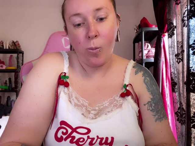 NylonQueen's BongaCams show and profile