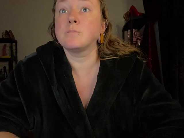 NylonQueen's BongaCams show and profile