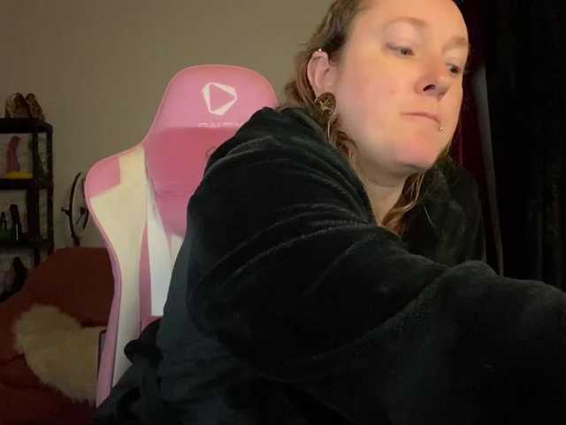 NylonQueen's BongaCams show and profile