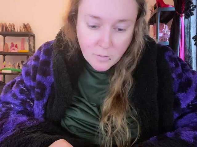 NylonQueen's BongaCams show and profile