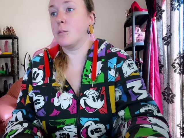 NylonQueen live cam profile