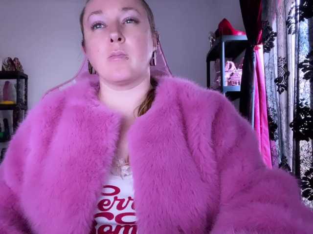 NylonQueen's BongaCams show and profile