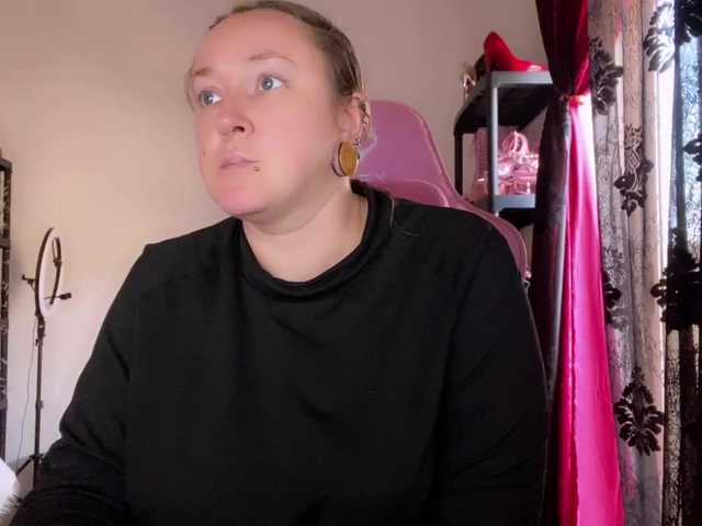 NylonQueen's BongaCams show and profile