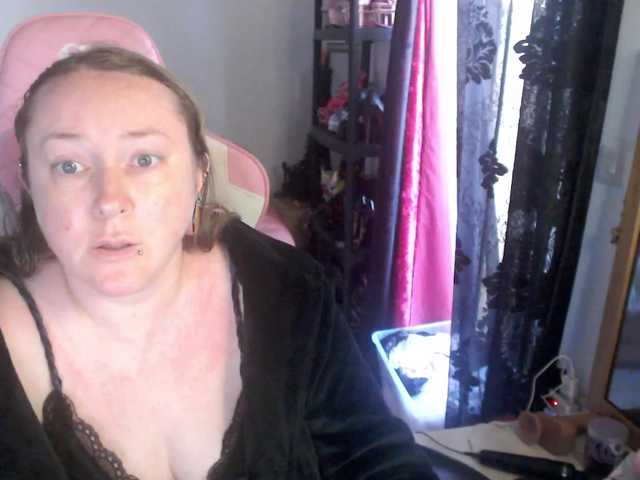 NylonQueen's BongaCams show and profile